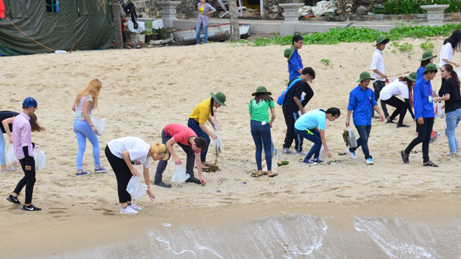 Don vệ sinh quanh Sơn Trà.