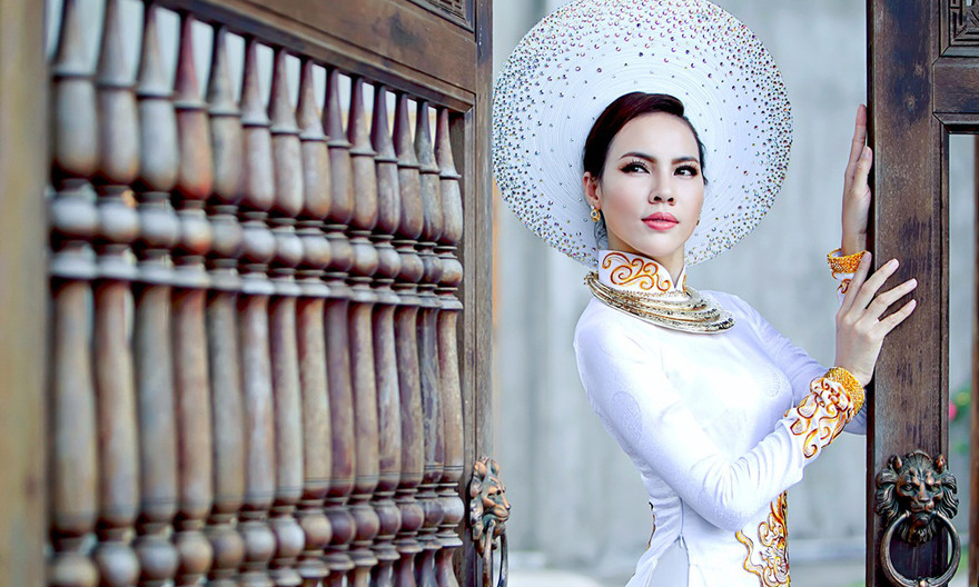 Lệ Quyên trong trang phục dân tộc. Photo: Mực Tàu - Đăng Khoa.