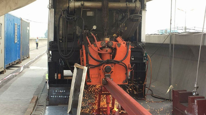 TPHCM lắp đường ray cho tuyến metro số 1