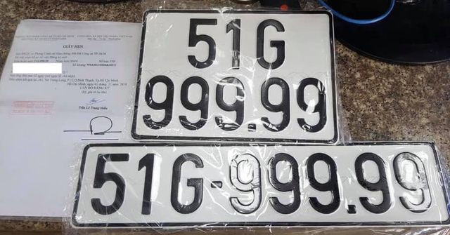 Chiếc ô tô BMW 330i đăng ký ở Sài Gòn có BKS siêu đẹp do người phụ nữ đứng tên sỡ hữu.