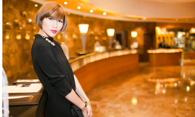 Trang Lạ kín đáo mà gợi cảm trong dạ tiệc doanh nhân