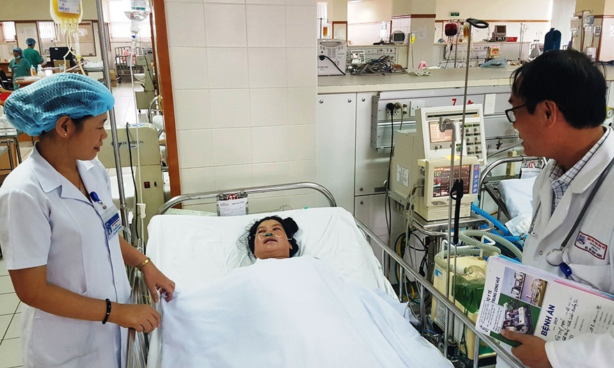 Cháu bé gái chào đời an toàn, sản phụ cũng thoát cơn nguy hiểm sau khi hôn mê sâu kéo dài. 