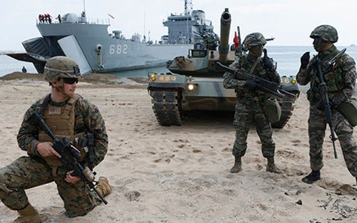 Lính Mỹ - Hàn Quốc tập trận chiếm đảo.