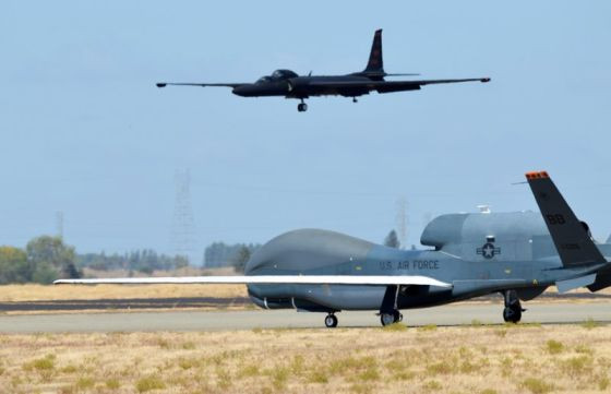 Vì sao Mỹ tức tốc mua máy bay do thám RQ-4 Global Hawk?