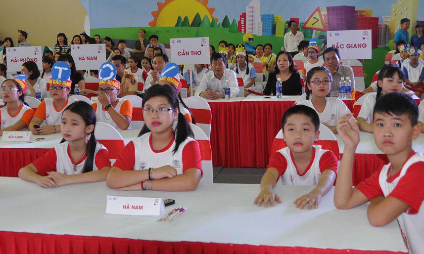 100 học sinh cả nước thi tìm hiểu an toàn giao thông