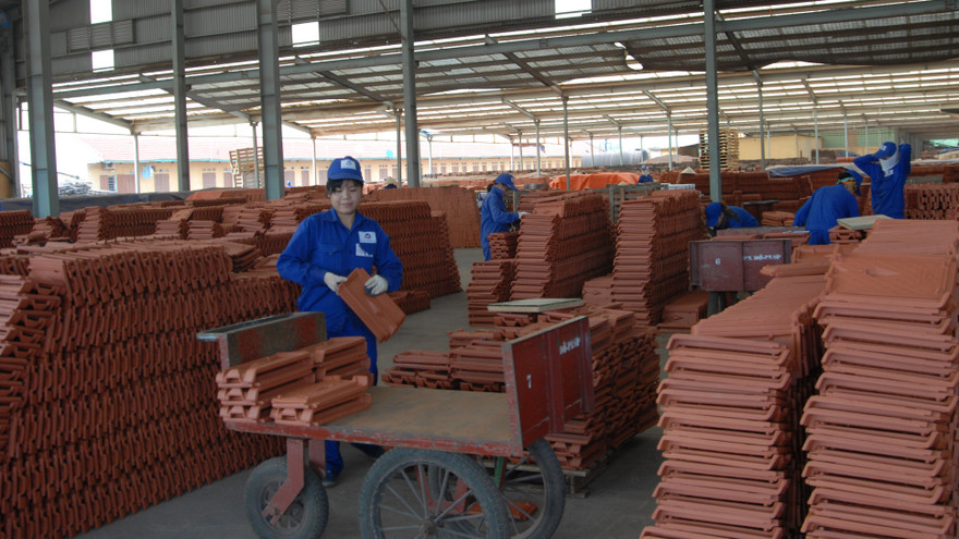 Nhờ chính sách kịp thời được cơ cấu lại thời hạn trả nợ nguồn vốn trung và dài hạn, được vay vốn lưu động màCông ty CP Gạch gói Đất Việt đã hồi sinh