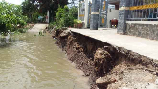 Hiện trường vụ sụp đất. Ảnh: Kim Hà