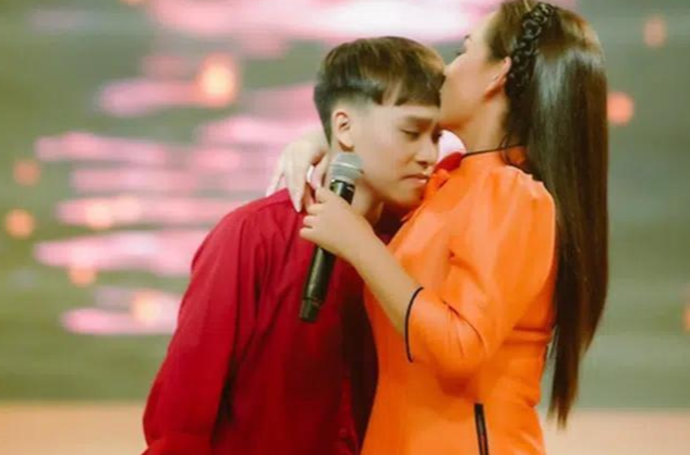 Ca sĩ Phi Nhung và Hồ Văn Cường. 