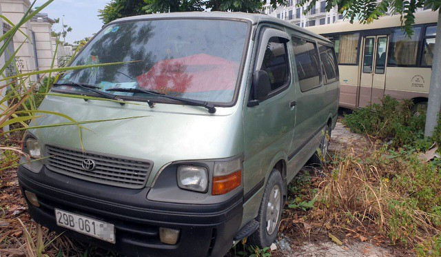 Chiếc xe đưa đón học sinh bỏ quên học sinh lớp 4.