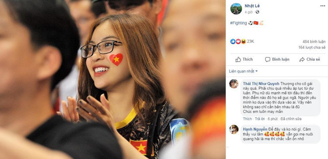 Nhật Lê đăng ảnh cũ cổ vũ đội tuyển Việt Nam. Ảnh chụp màn hình.