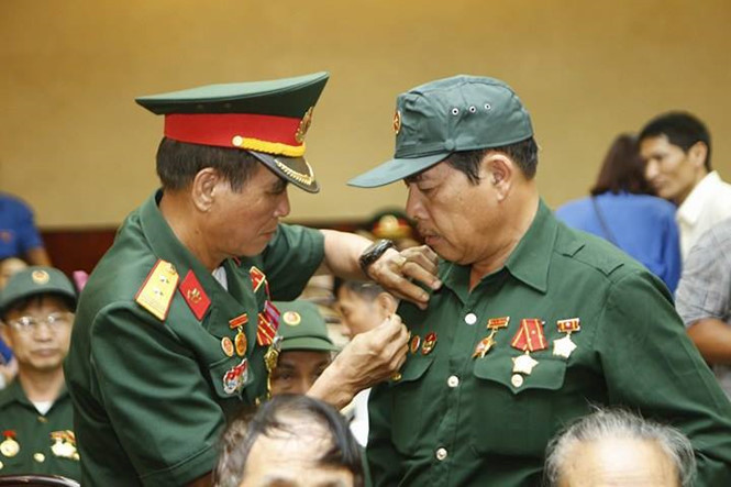 Cùng đồng đội thắp ‘Ánh lửa từ trái tim’