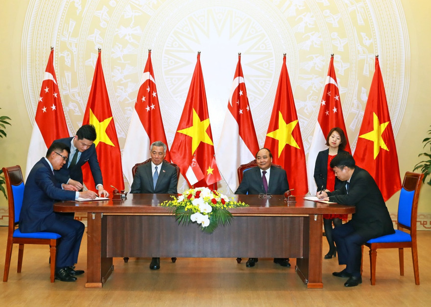 Lễ ký kết biên bản ghi nhớ giữa Keppel Land và Tổng công ty Đầu tư và kinh doanh vốn nhà nước (SCIC) dưới sự chứng kiến của Thủ tướng Nguyễn Xuân Phúc và Thủ tướng Singapore Lý Hiển Long.