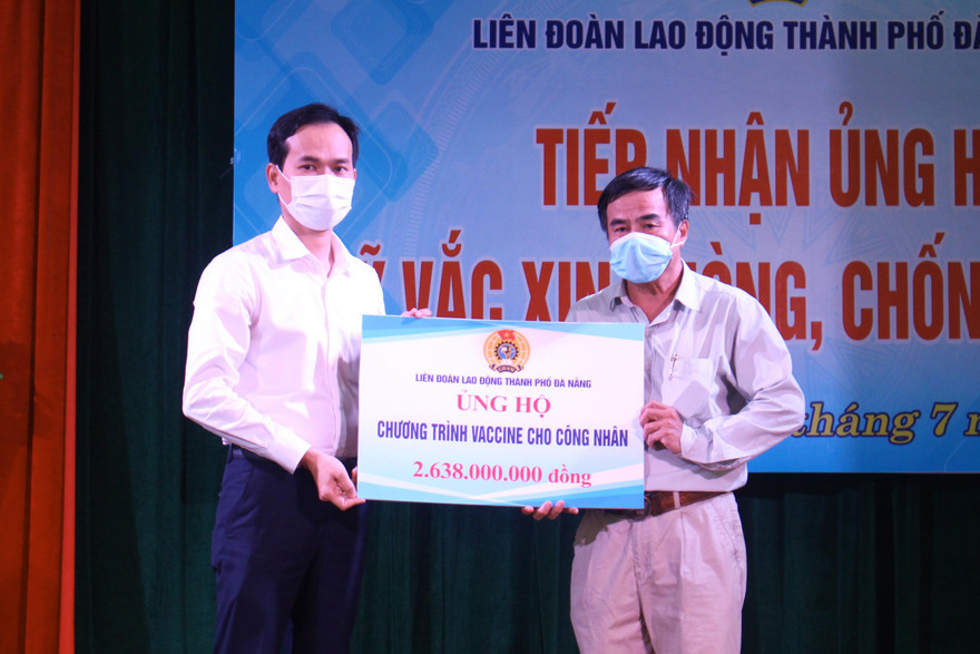 Liên đoàn Lao động (LĐLĐ) TP Đà Nẵng, các cấp công đoàn, đoàn viên, người lao động trên địa bàn đã đóng góp và ủng hộ hơn 3,3 tỷ đồng cho quỹ vắc xin COVID-19; trong đó, hơn 2,6 tỷ đồng ủng hộ cho chương trình Vắc xin cho công nhân