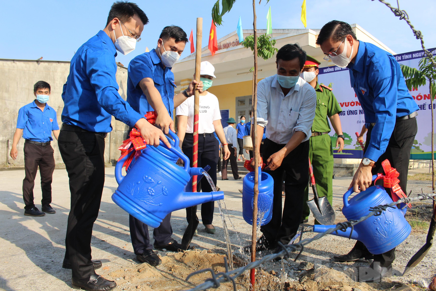 Trong chiến dịch Tình nguyện hè năm 2021, Đà Nẵng triển khai 56 đội hình thanh niên tình nguyện trên địa bàn 7 quận, huyện; tập trung vào các hoạt động hỗ trợ phòng chống dịch bệnh COVID-19, chuyển giao KH&CN, xây dựng nông thôn mới, bảo vệ môi trường. - Ảnh: Giang Thanh