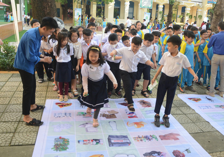 Trong thời gian tới, Thành Đoàn phối hợp với Hội LHPN và Hội TT&BVQTE tiếp tục đẩy mạnh các mô hình lắng nghe trẻ em nói. Ảnh: Giang Thanh