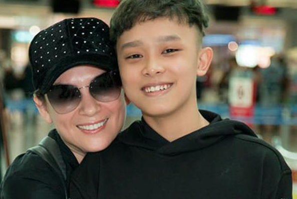 Showbiz 9/6: Hồ Văn Cường - 'Tôi và mẹ nuôi không còn mâu thuẫn'