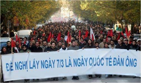 Tưng bừng không khí ngày 8/3 trong những bức ảnh chế