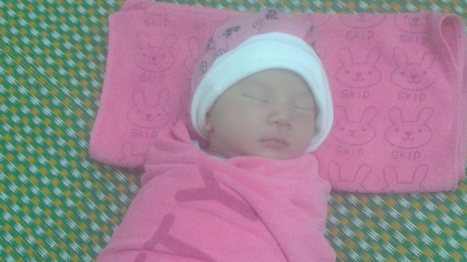  Bé gái bị bỏ rơi tại bệnh viện khi chỉ mới 2 ngày tuổi