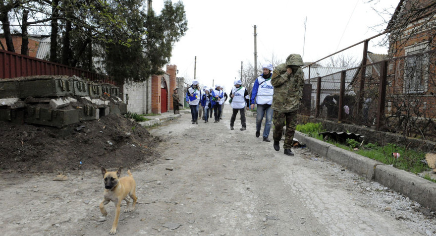 Ly khai miền Đông khẳng định về sự hiện diện của phái bộ OSCE vào thời điểm quân đội Ukraine pháo kích Lugansk. Ảnh: Sputnik 