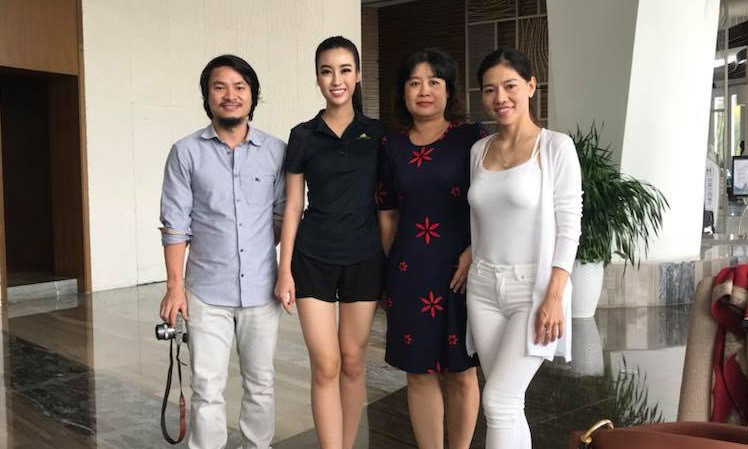 Hoa hậu Mỹ Linh hội ngộ mẹ và bà Phạm Kim Dung, đạo diễn Hoàng Nhật Nam.