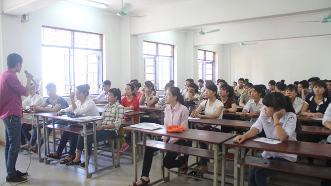 Thí sinh đến làm thủ tục dự thi sáng nay, 30/6