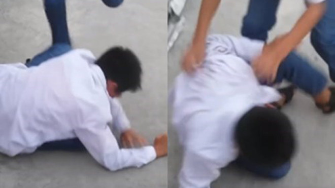 Nam sinh bị một nhóm liên tục đánh đấm và tát vào mặt.( Ảnh cắt từ clip, nguồn Internet)
