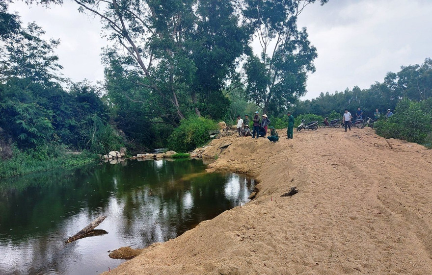 Học sinh lớp 7 đuối nước thương tâm ở khu vực khai thác cát trái phép.