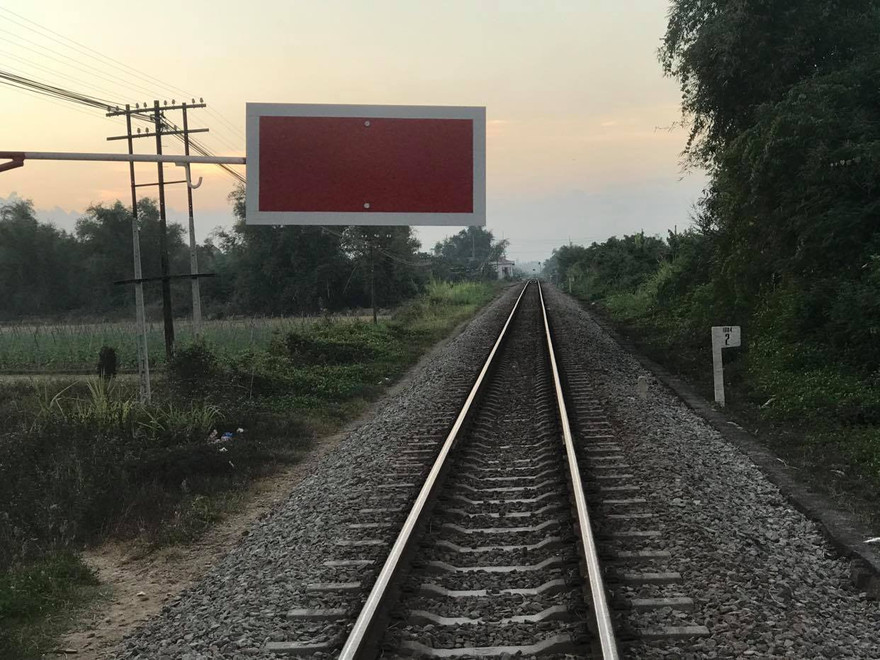 Mải mê chụp hình “tự sướng” hai nữ sinh tử vong khi đoàn tàu chạy qua. Ảnh minh họa