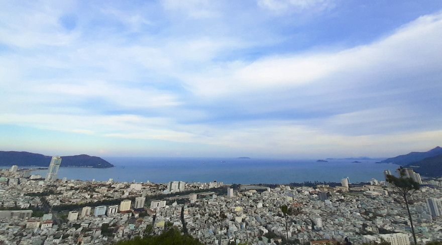 TP Quy Nhơn nhìn từ trên cao. Ảnh: Trương Định