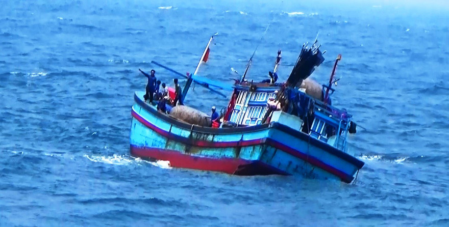 Tàu cá Bình Định cứu 5 ngư dân Phú Yên trôi dạt trên biển. Ảnh minh họa