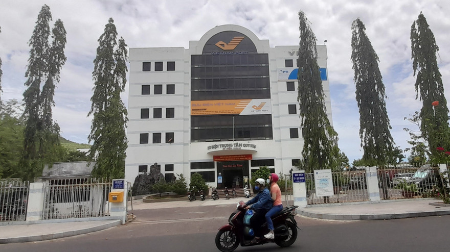 Bưu điện An Dương Vương. Ảnh: Trương Định