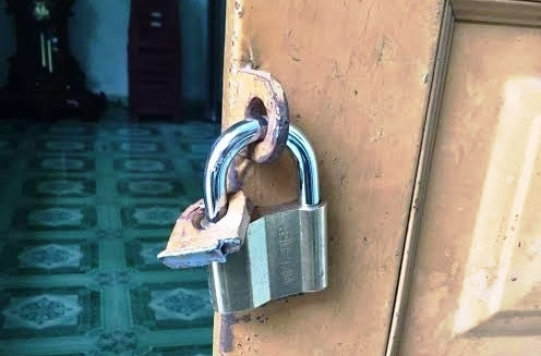 Ông Tin kiểm tra thì phát hiện ổ khóa đã bị phá hỏng, 10 cây vàng để trong tủ bị trộm mất. Ảnh minh họa