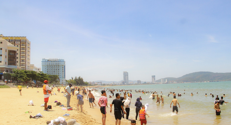 Bãi biển Quy Nhơn. Ảnh: Trương Định