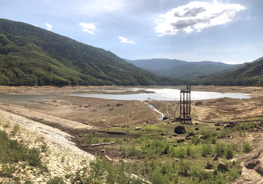 Hồ Mỹ Bình Hoài Nhơn (huyện Hoài Nhơn, Bình Định) cạn trơ đáy.​