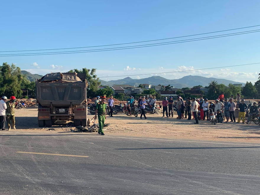 Vụ tai nạn khiến 2 người trên xe máy tử vong tại chỗ.