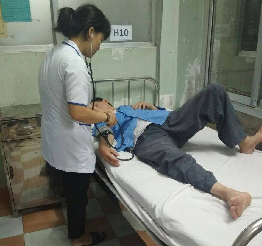 Ông Trần Đình Sang bị đánh phải nằm viện để điều trị.