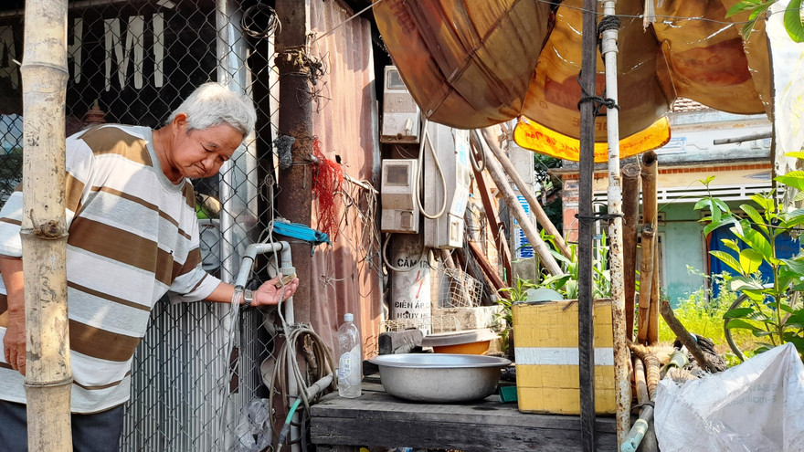 Nhiều này nay, người dân ở xã Bình Tường có các triệu chứng buồn nôn, đau đầu, mệt mỏi chưa rõ nguyên nhân. Ảnh: Trương Định
