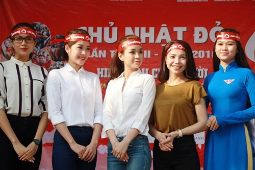 Dàn người đẹp tham dự sự kiện ngày Chủ Nhật Đỏ