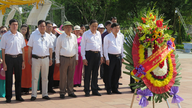 Dâng hương tri ân các anh hùng liệt sỹ