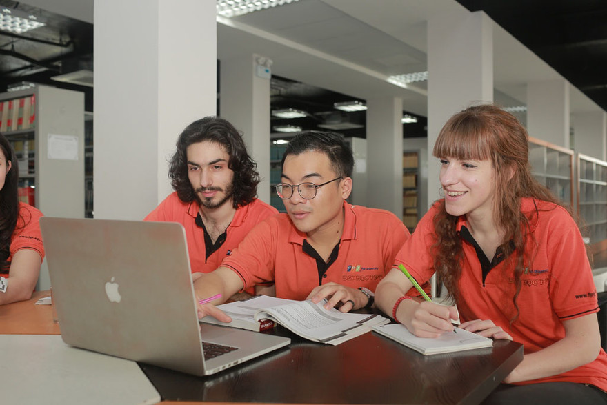 Sinh viên đại học FPT