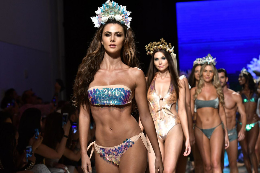 Dàn "chân dài" khoe dáng tuyệt đẹp với bộ sưu tập áo tắm của Vichi