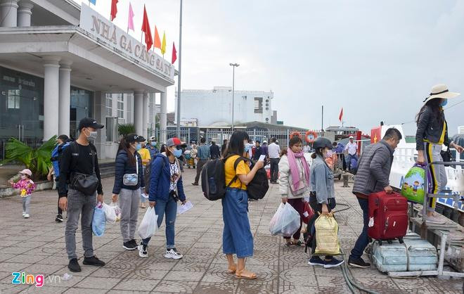 Du khách tấp nập đến đảo Lý Sơn sau nỗi lo dịch Covid-19