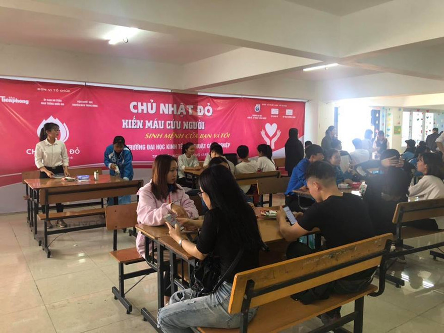 Ngày hội hiến máu được rất nhiều bạn sinh viên hưởng ứng