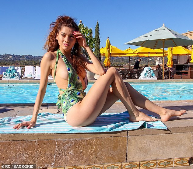 Nữ diễn viên Blanca Blanco lại khoe body khiến fan 'bỏng mắt' 