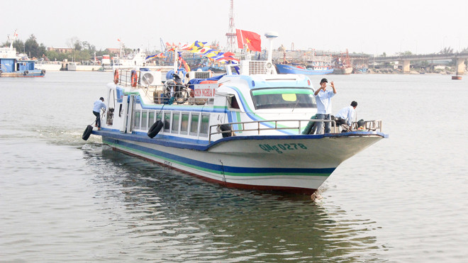 Tàu Chín Nghĩa 01 được đưa vào khai thác trong dịp lễ 30/4, 1/5 và mùa Du du lịch biển 2018. Ảnh: C.C 
