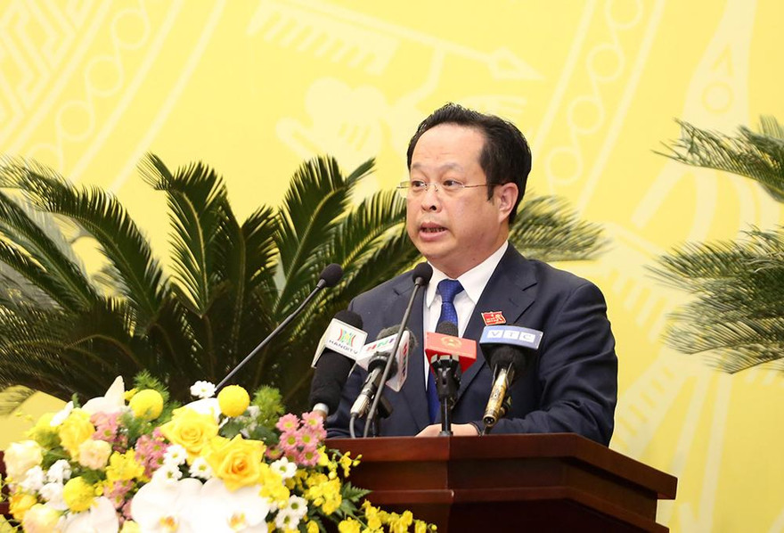  Giám đốc Sở GD&ĐT Trần Thế Cương trả lời chất vấn. 