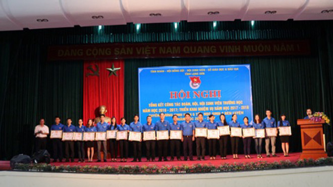 Nhiều tập thể, cá nhân được khen thưởng *ảnh: Nguyễn Kiên