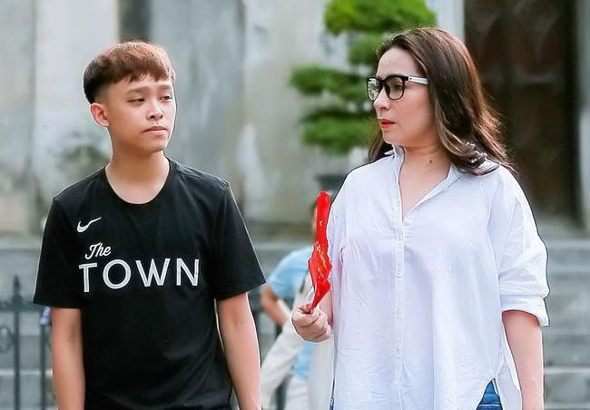 Quản lý của Phi Nhung nói gì về chuyện giữ cát-xê của Hồ Văn Cường vài năm qua?