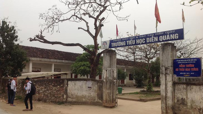 Thấp thỏm trường học trên kho thuốc trừ sâu