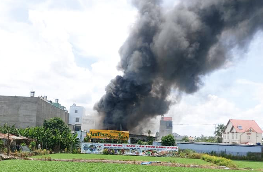 Quán ăn bị cháy ở TPHCM, khách chạy tán loạn